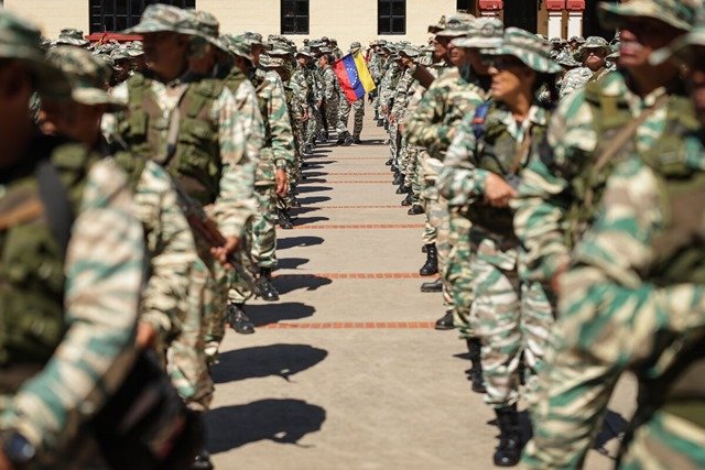 Venezuela deploys 15,000 troops to border amid increased activity of US warships