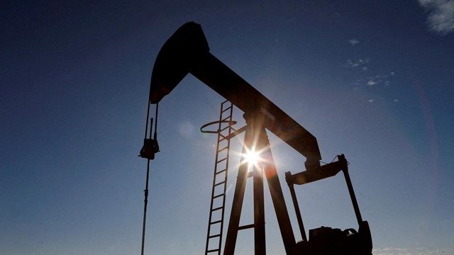Crude oil prices jump by nearly 2% amid Israel's attacks on Qatar