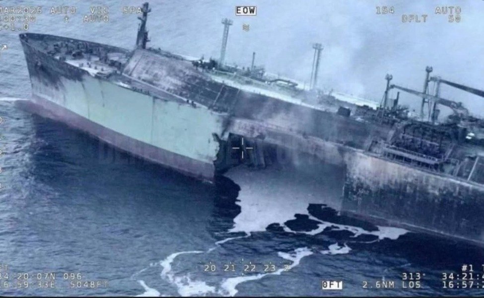 Iranian warship sinks Indian Ocean
